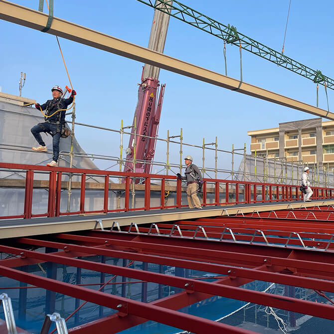 　　　　　【作業風景2】折板材荷揚